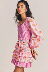 Langärmliges Minikleid mit Stufen- und Rüschenmuster und Blumenmuster - Rosa